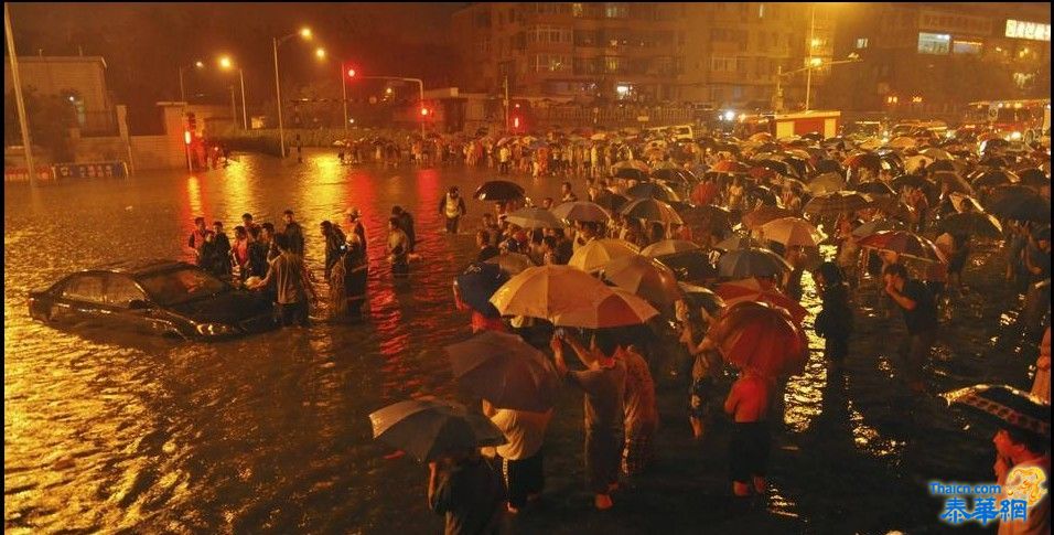 北京昨日遭遇61年最大暴雨 10人遇难