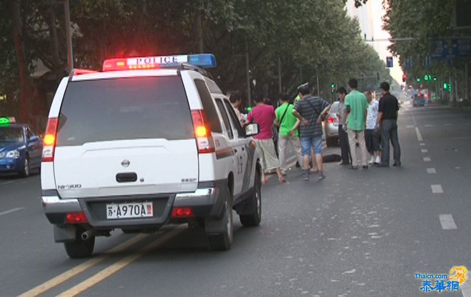 上海两名记者南京遭遇车祸 一死一伤