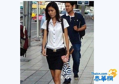 泰国女生校服又紧又露被批太性感!要时尚与国际需接轨?