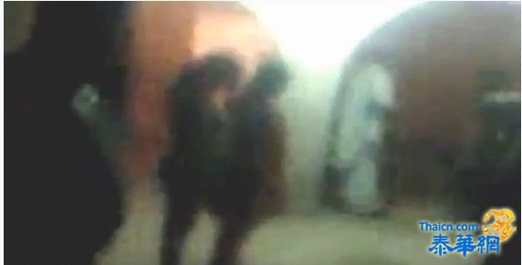 巴基斯坦偷情男女被强迫裸体游街