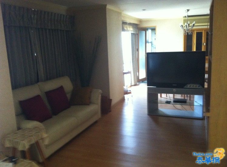 sukhumvit suite  juristic person 19 sukhumvit soi 13 復式型内樓層，室内面積120平方價格850万泰銖