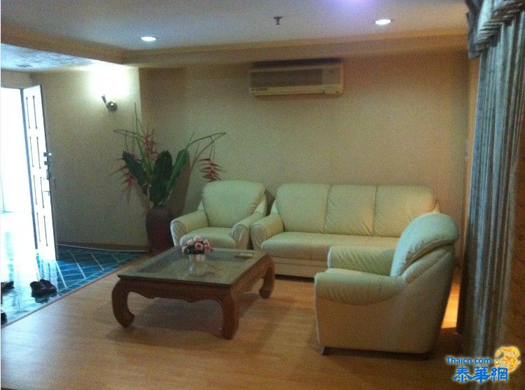 sukhumvit suite  juristic person 19 sukhumvit soi 13 復式型内樓層，室内面積120平方價格850万泰銖