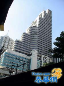 sukhumvit suite  juristic person 19 sukhumvit soi 13 復式型内樓層，室内面積120平方價格850万泰銖