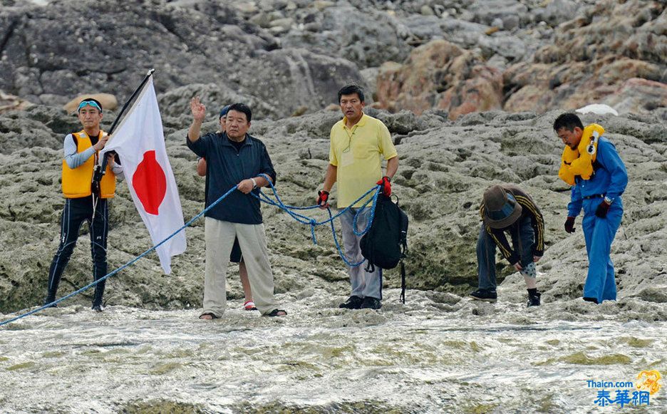 日本登钓鱼岛分子面带笑容接受问讯 趾高气扬