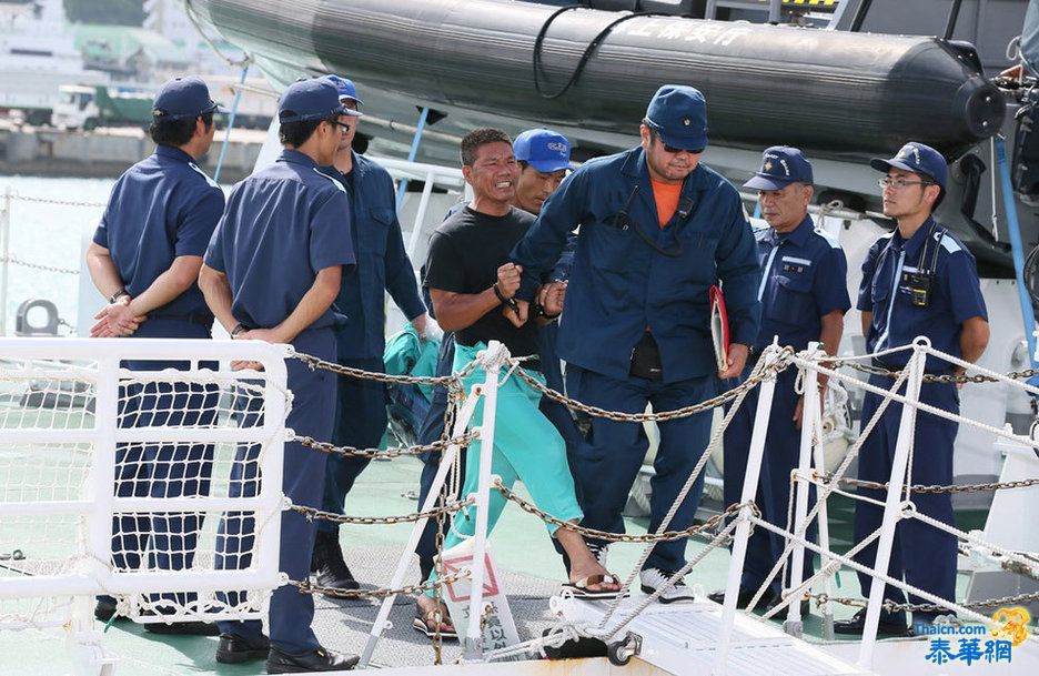 日本登钓鱼岛分子面带笑容接受问讯 趾高气扬