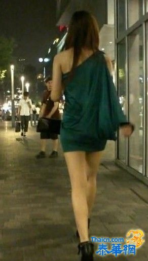 夏日街头小短裙