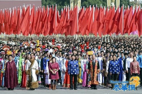 向人民英雄纪念碑献花 九常委频现身显团结