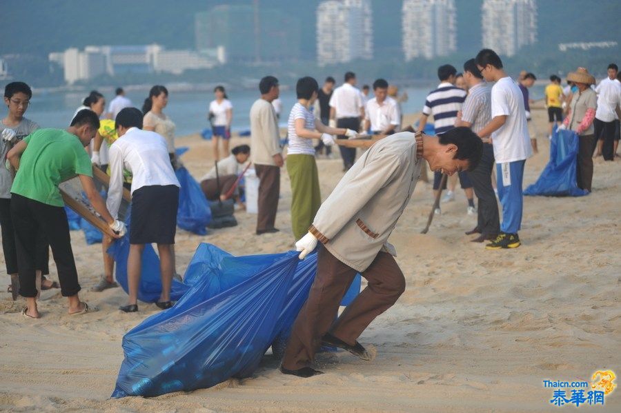 中国游客被指没素养:没钱轻小节 有钱瞎得瑟