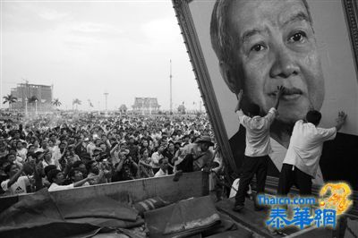 柬十万民众今日迎归西哈努克