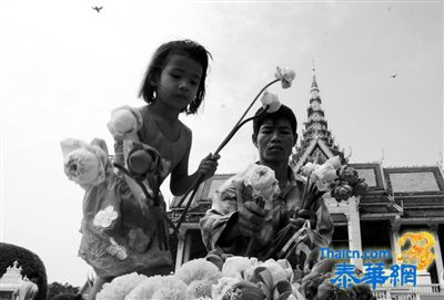 柬十万民众今日迎归西哈努克