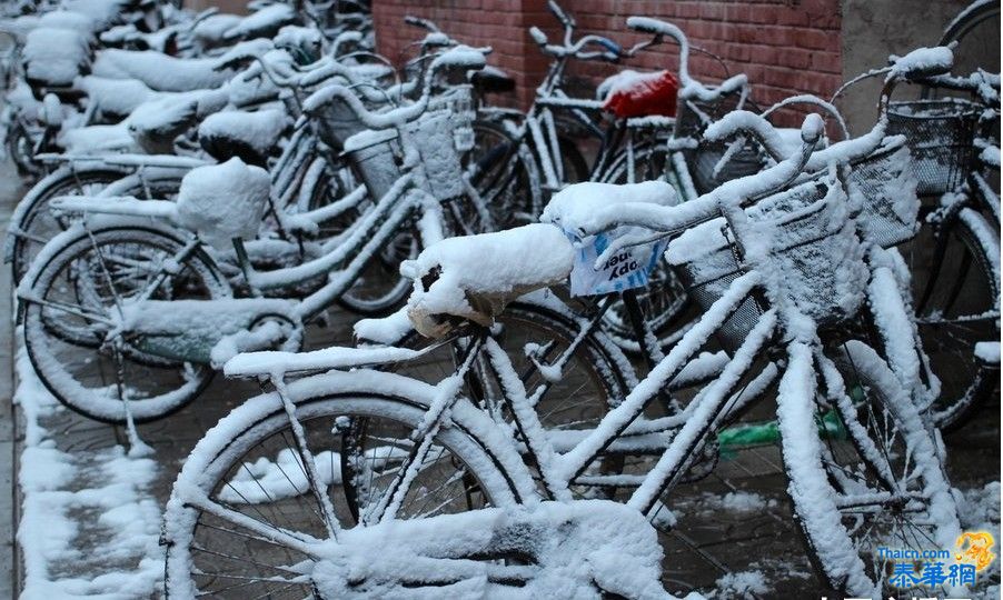 冷空气来袭 中国多地降温局部地区下雪
