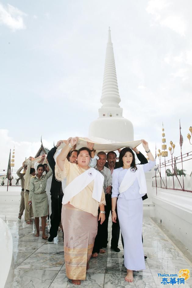 Heavens open up on PM at temple ceremony