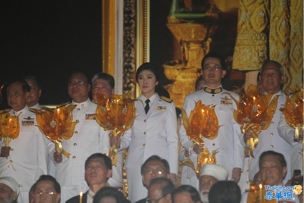 สว่างไสวทั้งแผ่นดิน ร่วมใจจุดเทียนชัยถวายพระพร