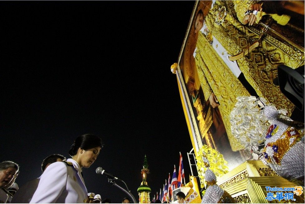 สว่างไสวทั้งแผ่นดิน ร่วมใจจุดเทียนชัยถวายพระพร