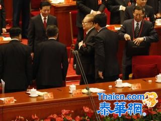 中共前总书记江泽民18大后致习近平亲笔信曝光 自请降格排序