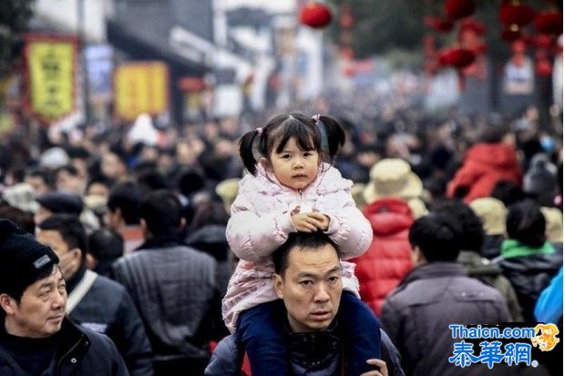 中国春节长假各地景区人满为患