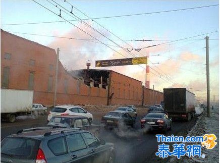 陨石雨突袭俄罗斯 多地强光爆炸 伤者超100人