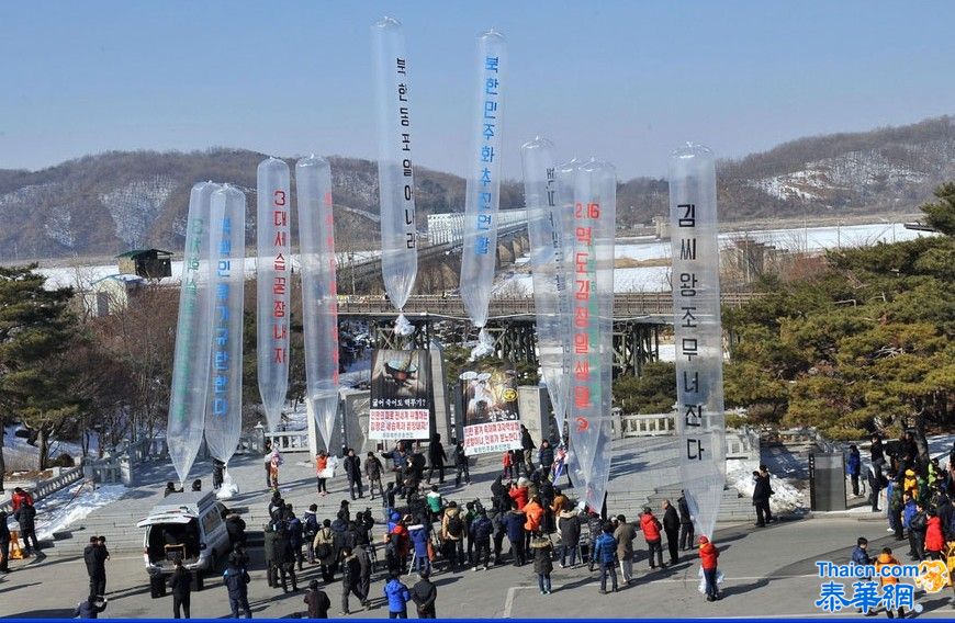 金正日诞辰71周年 韩国放飞反朝气球宣传单