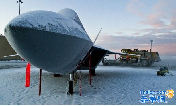 美军让最先进最昂贵战机在冰天雪地里“挨冻”