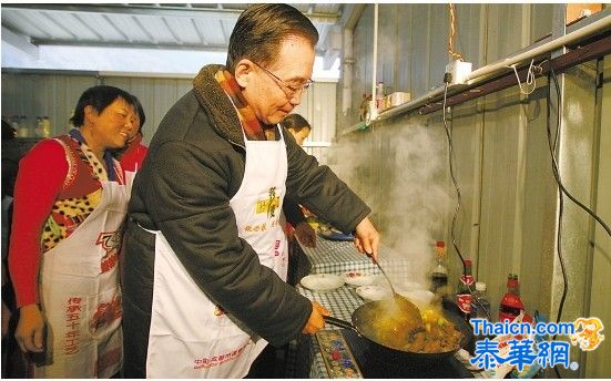 十年秀场黯然落幕 平民总理难酬志？
