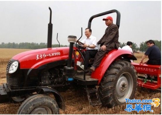 十年秀场黯然落幕 平民总理难酬志？