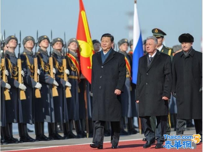 习近平检阅俄仪仗队 军乐队高奏中俄两国国歌