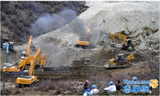 拉萨一矿区大面积山体滑坡 83人被埋