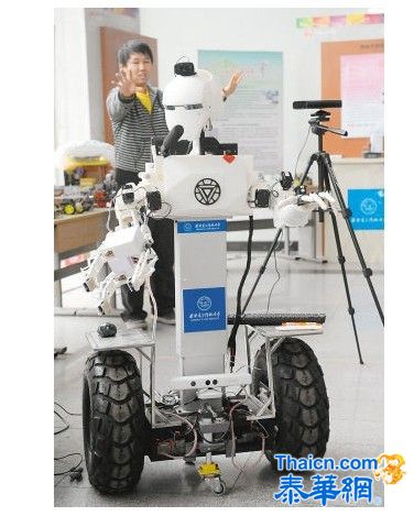 西安大学生3D打印的机器人 能做家务