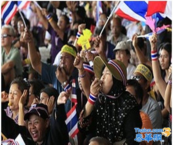 泰国总理英拉赢得不信任投票 仍面临危机
