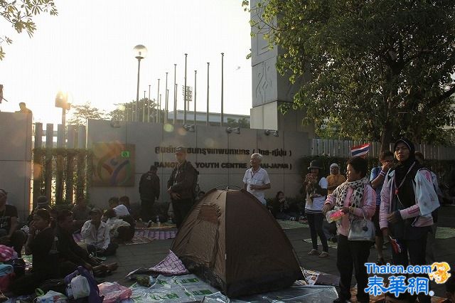 执政党宣布凌晨已成功提交大选候选人名单 反对派示威者包围候选人登记处企图阻扰明年大选