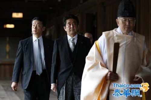 安倍“拜鬼”意在为二战翻案