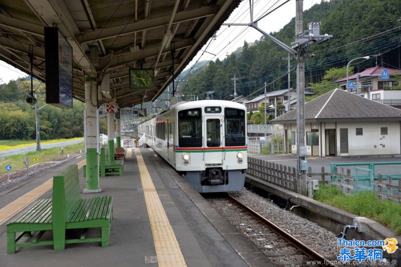 对女高中生喷美乃滋日本电车痴汉遭逮捕