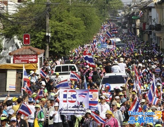 泰国法庭批准逮捕素贴 军方疑趁乱政变