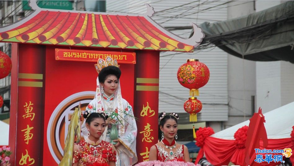 大城府举办一年一度中国新年花车游行活动