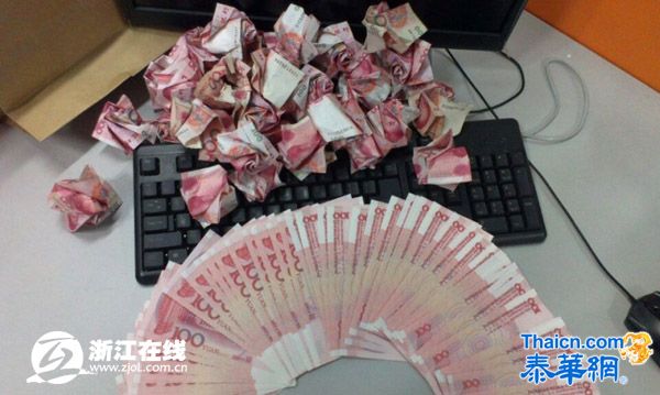 杭州小伙受准丈母娘刺激 用20万现金折成999朵纸玫瑰求婚