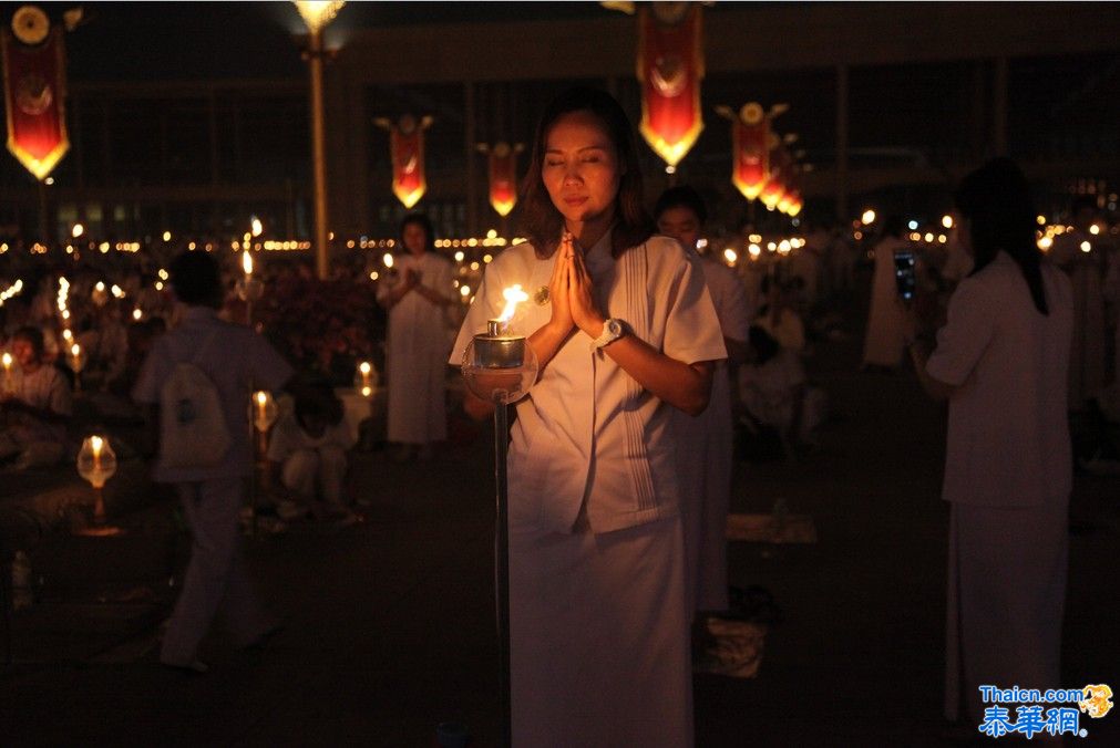 法身寺举行万佛节平安灯法会