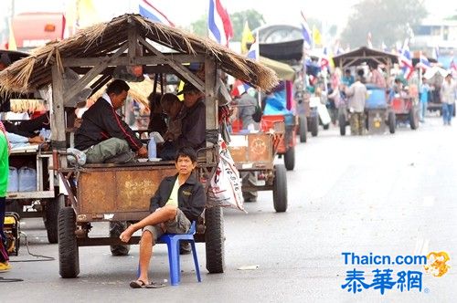 57年2月21日泰国稻农领袖代表表示，上午12点前将与总理英拉•西那瓦谈判