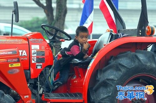 57年2月21日泰国稻农领袖代表表示，上午12点前将与总理英拉•西那瓦谈判