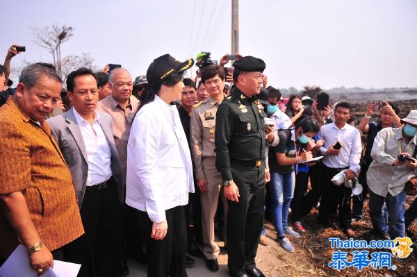 英拉总理巡视北榄垃圾场并主持会议研讨