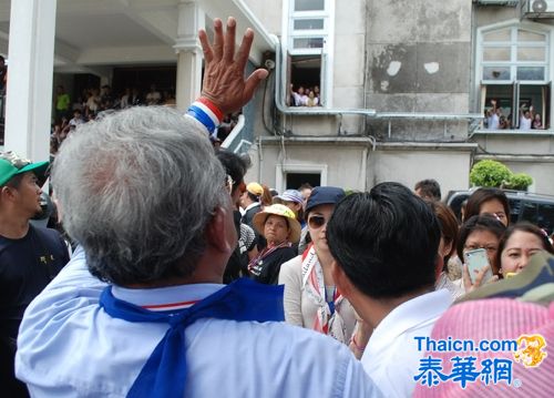 素贴继续鼓惑民众领追随人前往国营香烟厂示威   游行路线1.3公里 安保严密