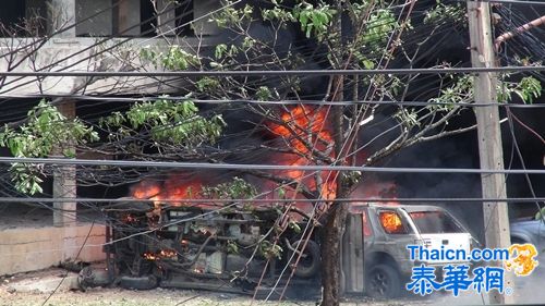 南部合艾连环爆炸9人伤 警署内数辆汽车起火燃烧　浓烟冲天