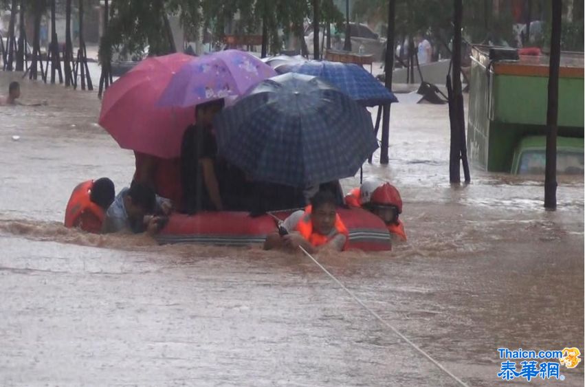 深圳上演暴雨围城 广深和谐号停运数十航班取消