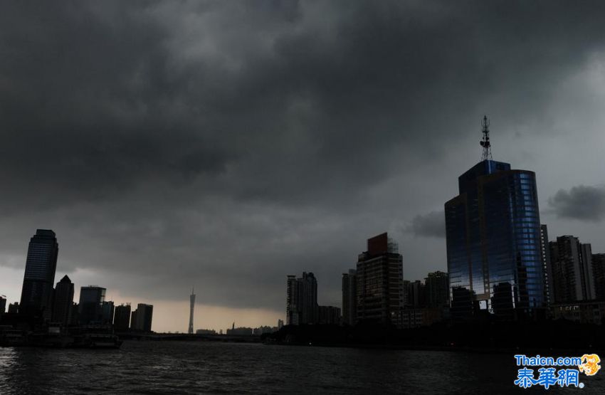 雷雨大风来袭 广州又现白昼如夜景象