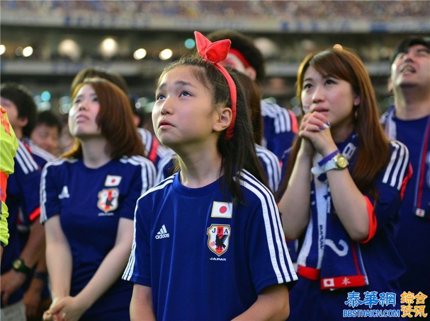 日本世界杯首场失利 球迷仍不离不弃