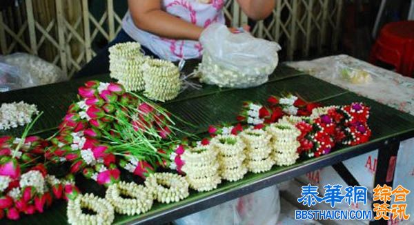 泰国街头巷尾都有的【花串】