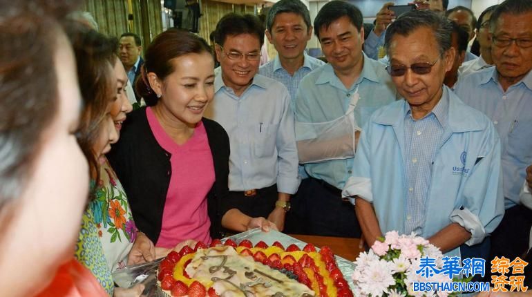 川28日76岁生日 阿披实率党员祝寿