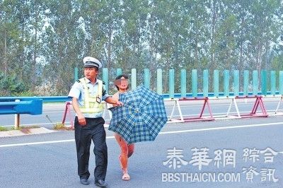 与丈夫吵架 河南女裸奔高速公路