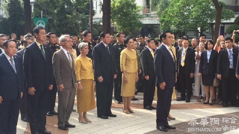 巴育上将带领内阁及维和委诸位主要领导人来到诗里叻医院 祈祝皇上陛下圣体安康