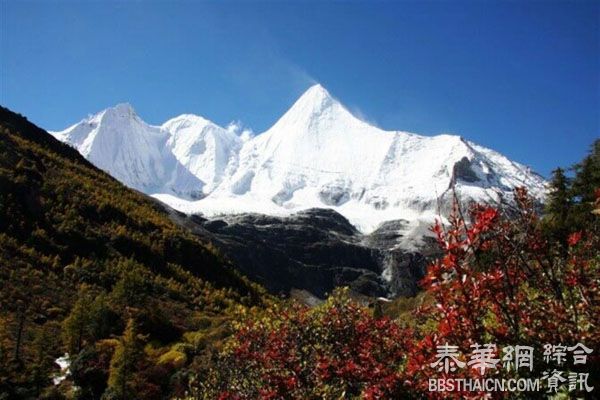 海拔6000米以上的美丽雪峰