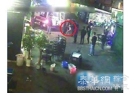 彪悍 深圳美艳裸女深夜大闹街头